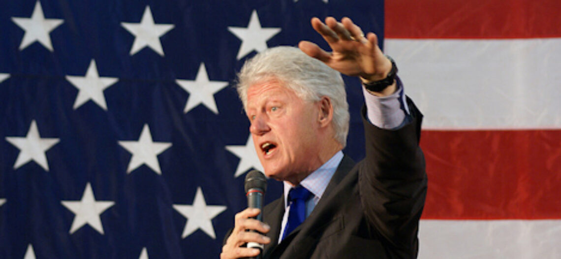 Bill Clintonnal dobják fel a konferenciát