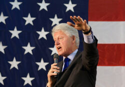 Bill Clintonnal dobják fel a konferenciát