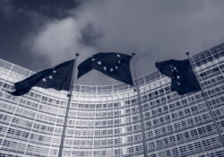 Az EU új digitális törvényekkel szabályozza a nagy technológiai cégeket